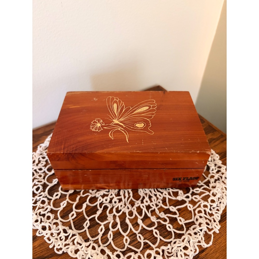 Vintage Six Flags St Louis Cedar Wood Trinket Box Butterfly Souvenir Jewelry Box